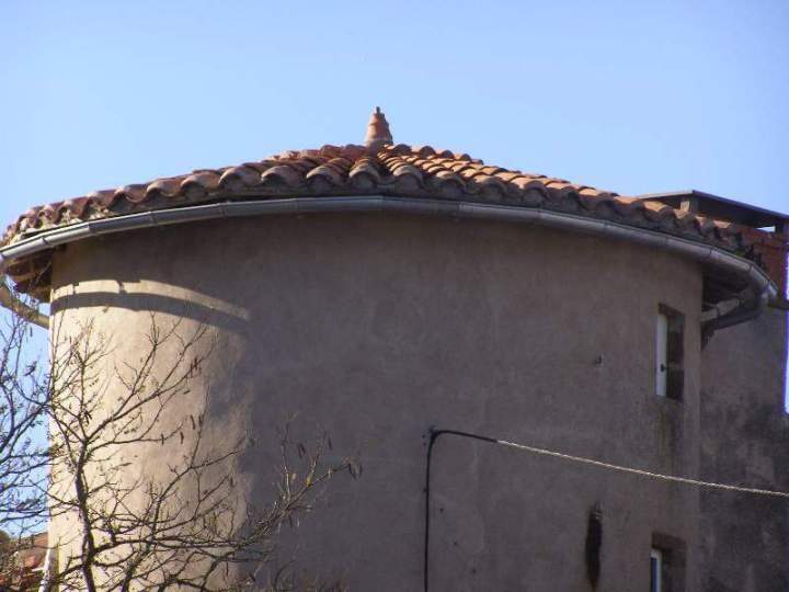 Tuile creuse et chéneaux sur tour